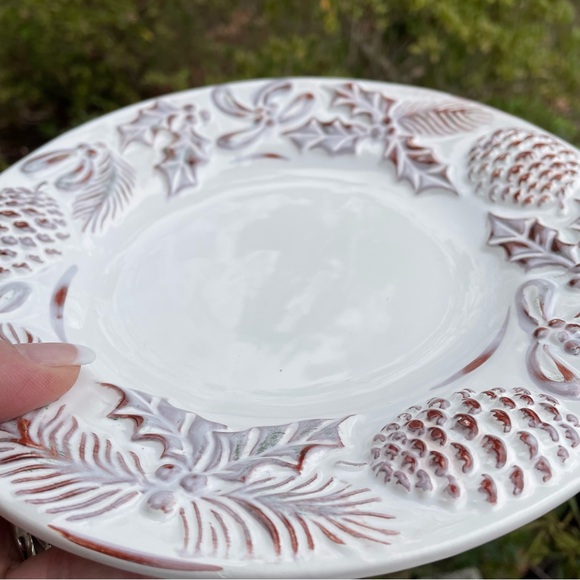 White salad plate pine cones & holly leaves - Picture 7 of 8